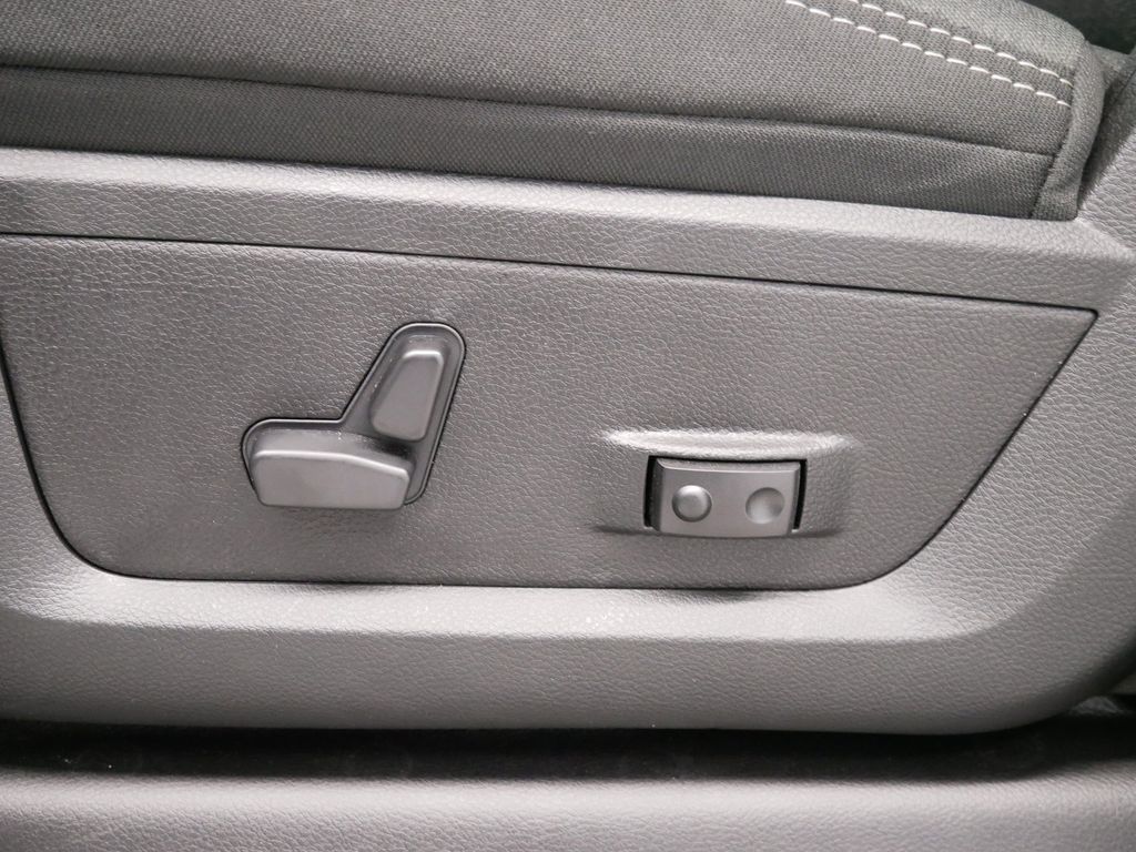 2026 RAM 3500 Big Horn - Photo 21