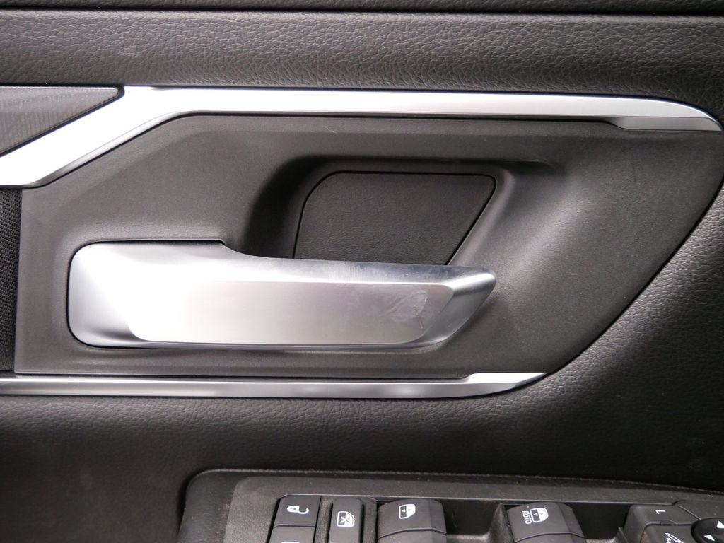 Thumbnail: 2026 RAM 1500 - 18