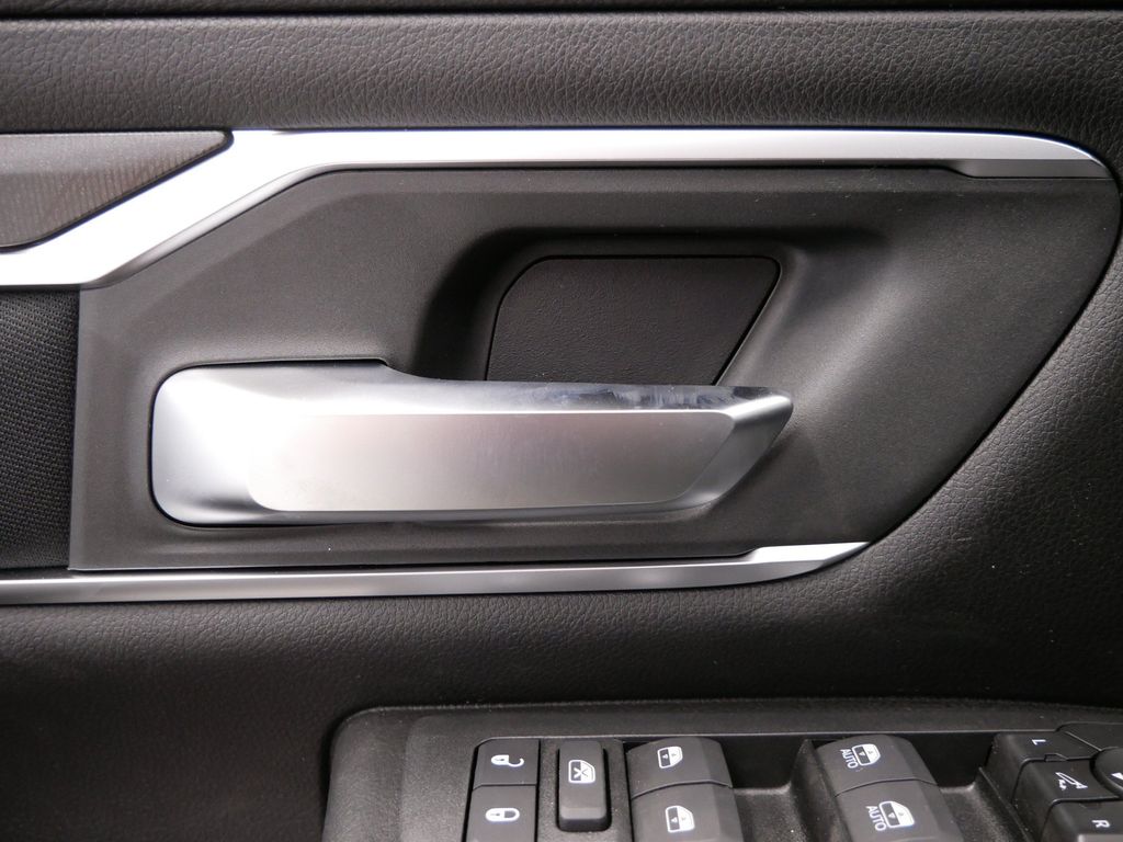 Thumbnail: 2026 RAM 1500 - 18