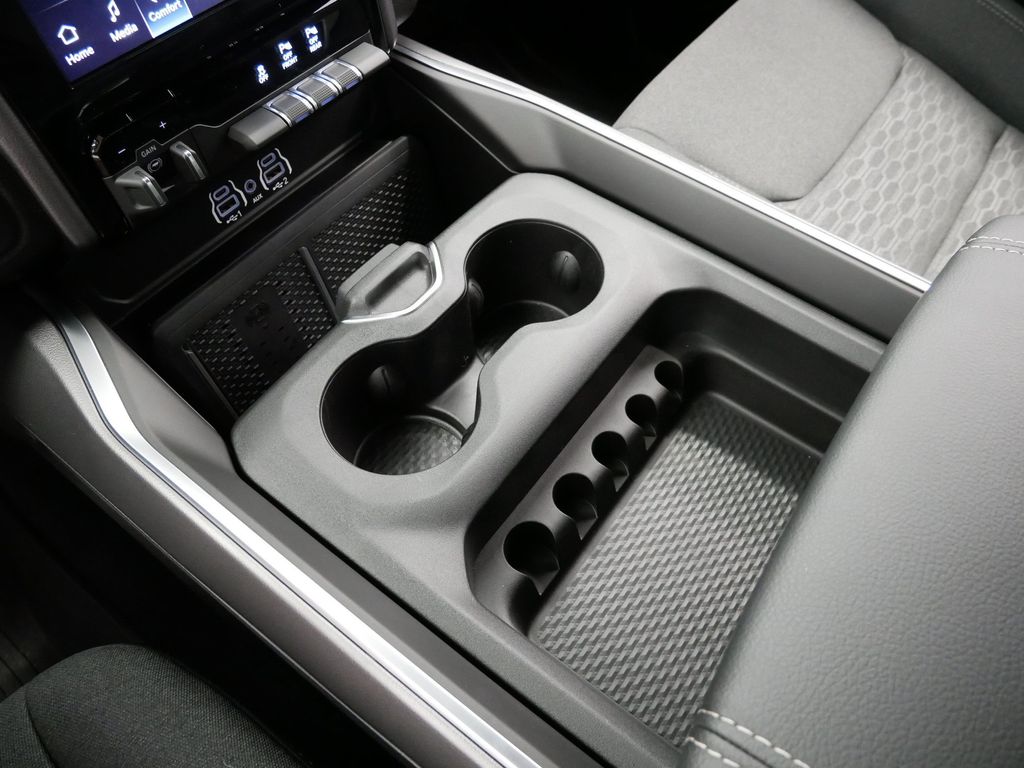 Thumbnail: 2026 RAM 1500 - 11