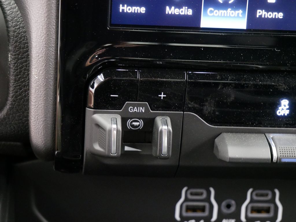 Thumbnail: 2026 RAM 1500 - 25