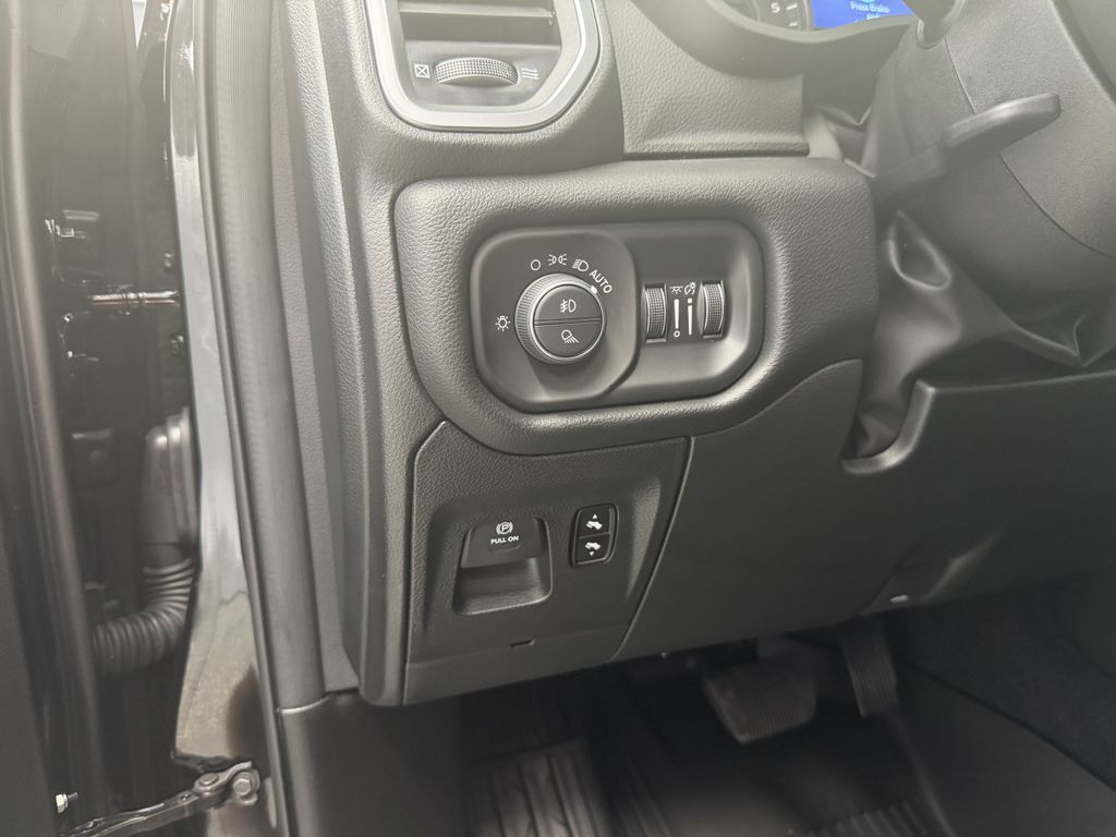 Thumbnail: 2026 RAM 1500 - 28