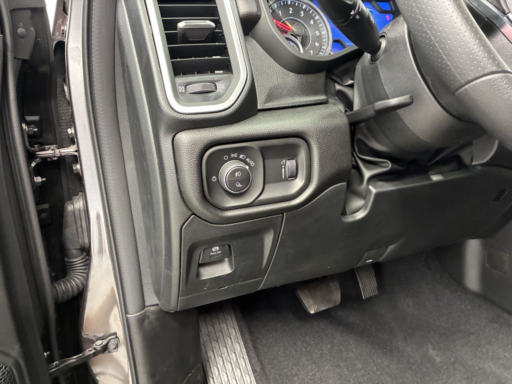 Thumbnail: 2026 RAM 1500 - 17