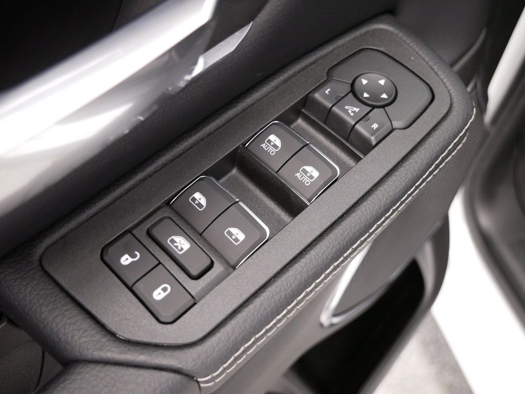 Thumbnail: 2026 RAM 1500 - 18