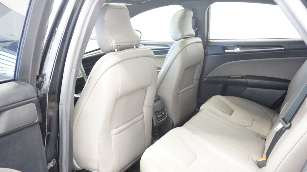 Thumbnail: 2017 Ford Fusion - 11