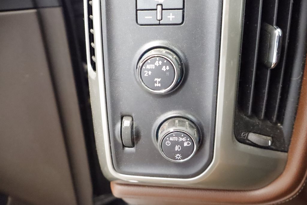 Thumbnail: 2015 Chevrolet Silverado 1500 - 24