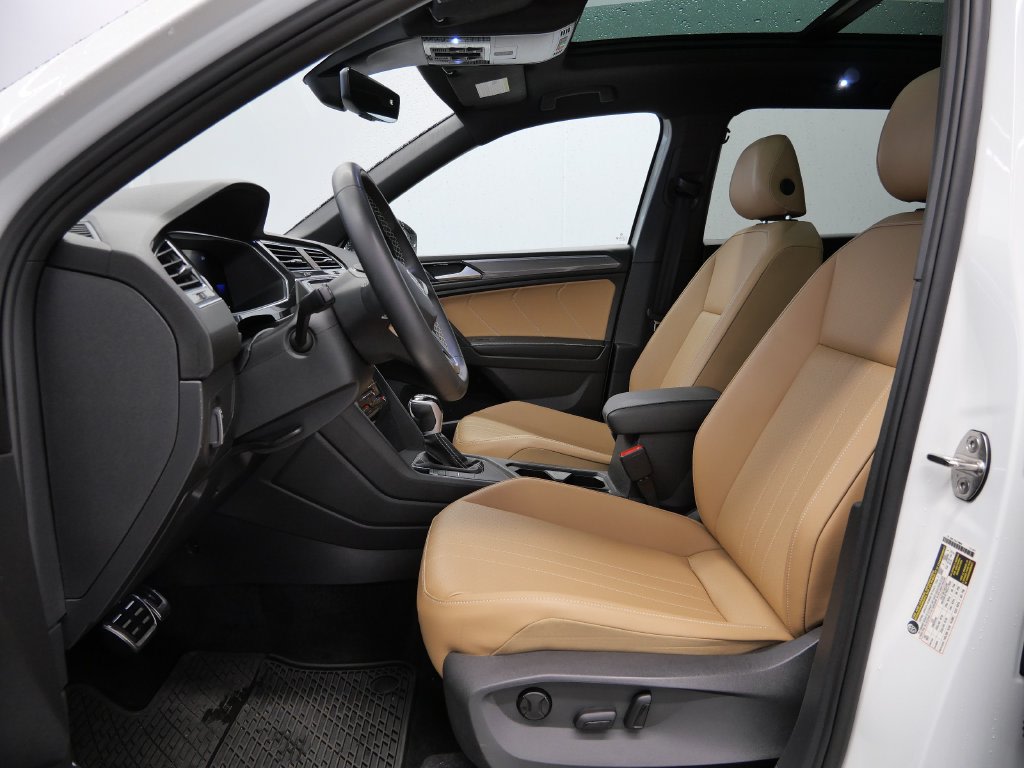 Thumbnail: 2023 Volkswagen Tiguan - 9