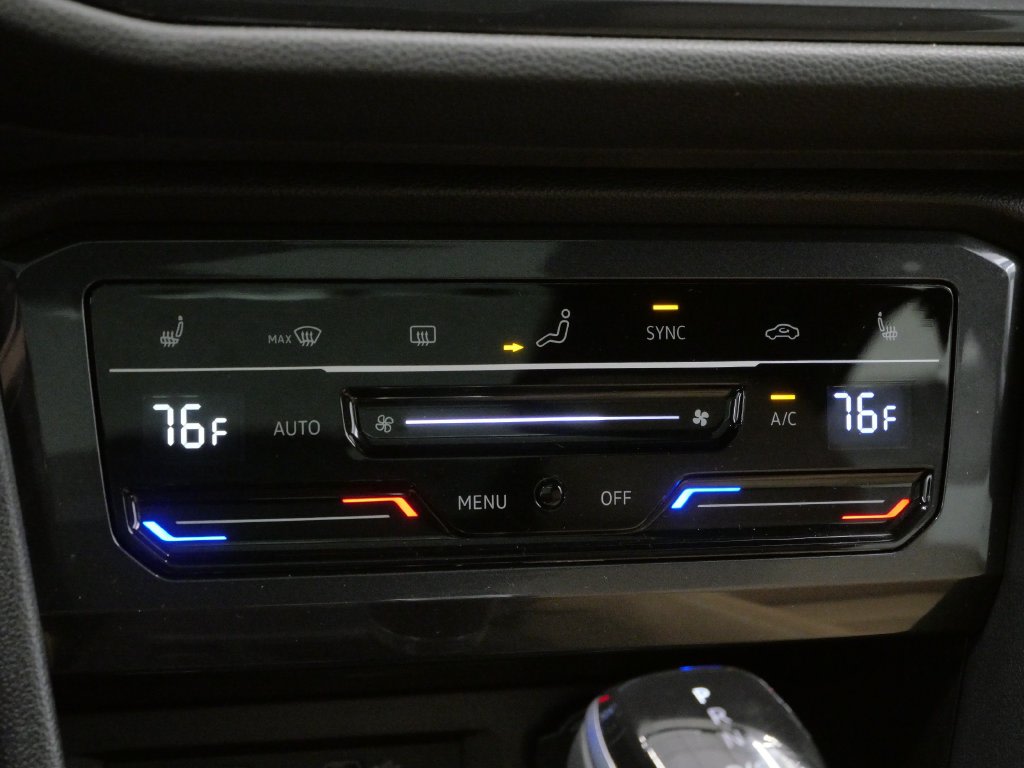 Thumbnail: 2023 Volkswagen Tiguan - 25