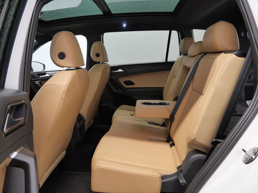 Thumbnail: 2023 Volkswagen Tiguan - 10