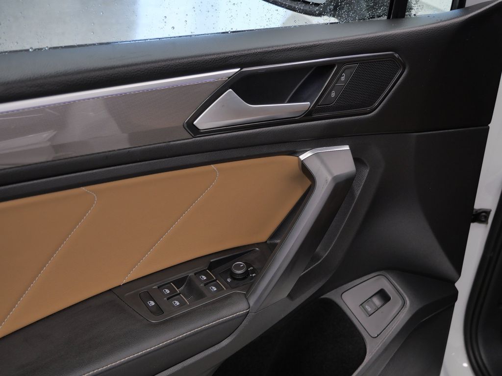 Thumbnail: 2023 Volkswagen Tiguan - 18