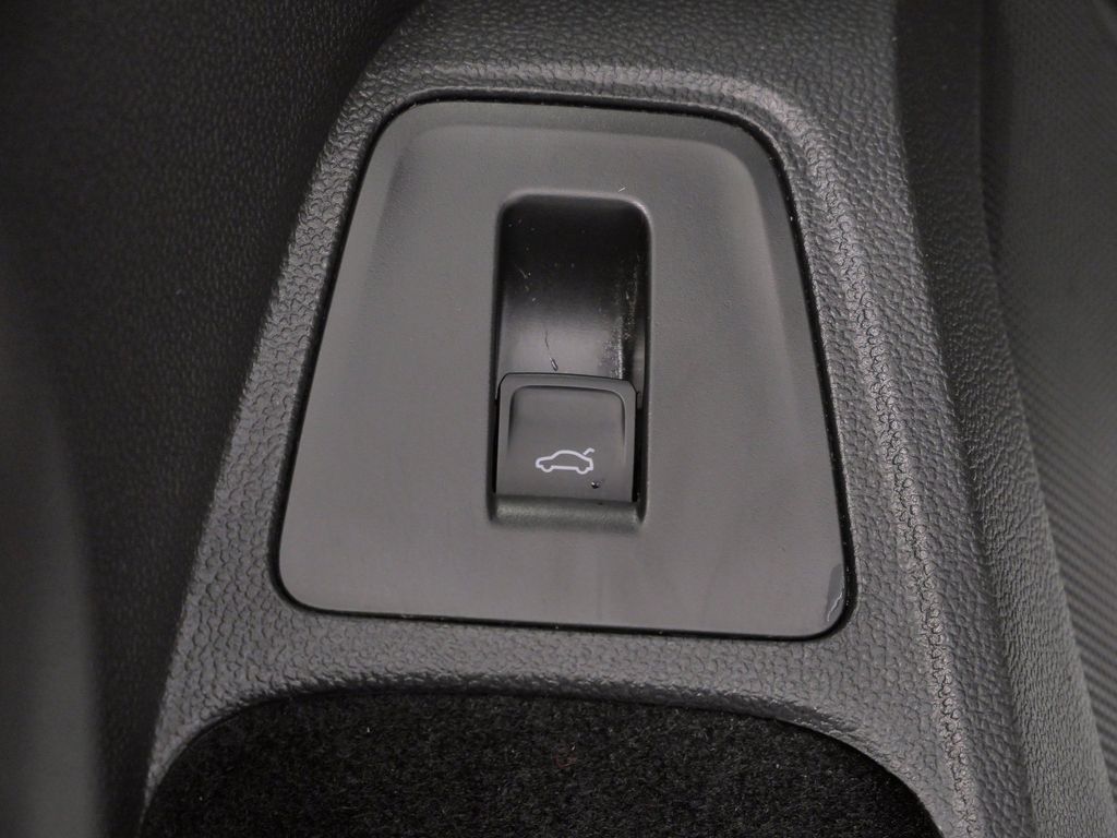 Thumbnail: 2023 Volkswagen Tiguan - 19