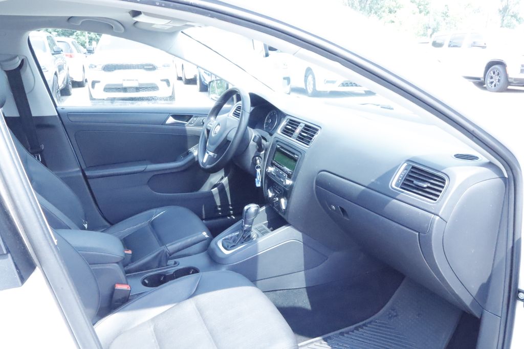 Thumbnail: 2012 Volkswagen Jetta - 2