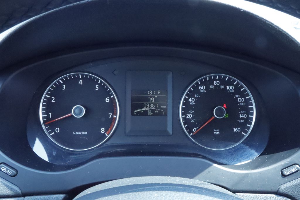Thumbnail: 2012 Volkswagen Jetta - 15