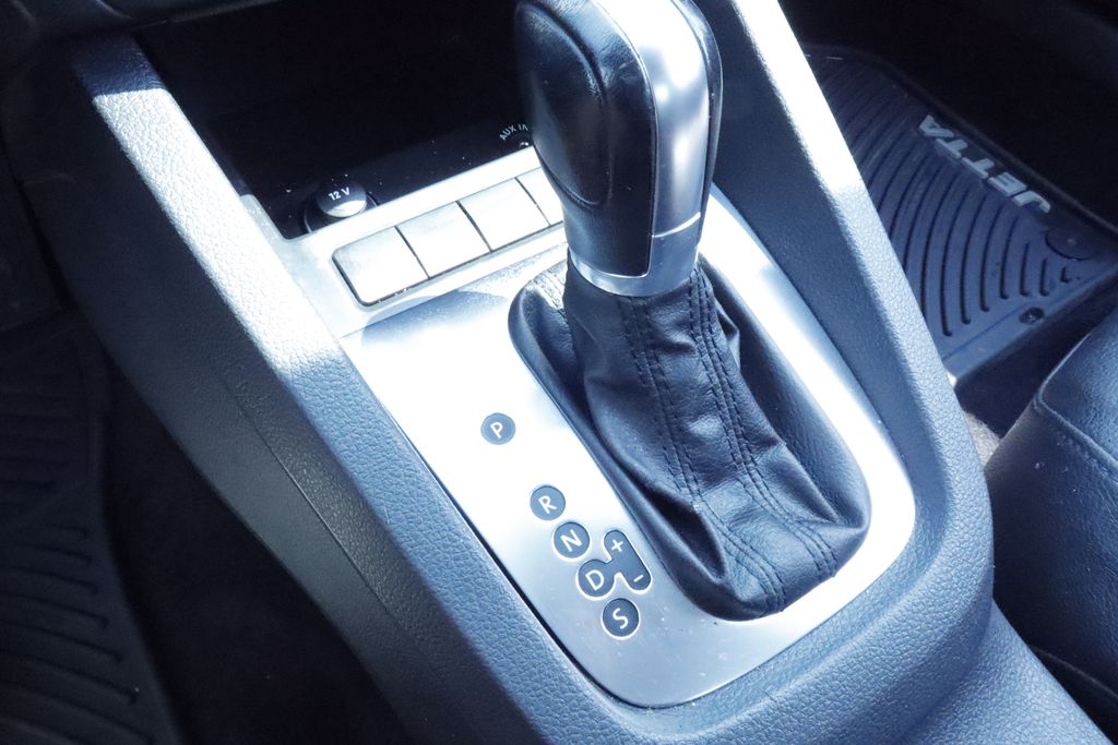 Thumbnail: 2012 Volkswagen Jetta - 14