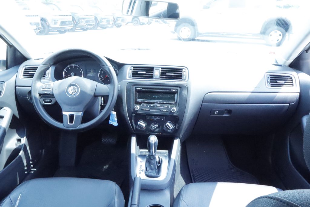 Thumbnail: 2012 Volkswagen Jetta - 8