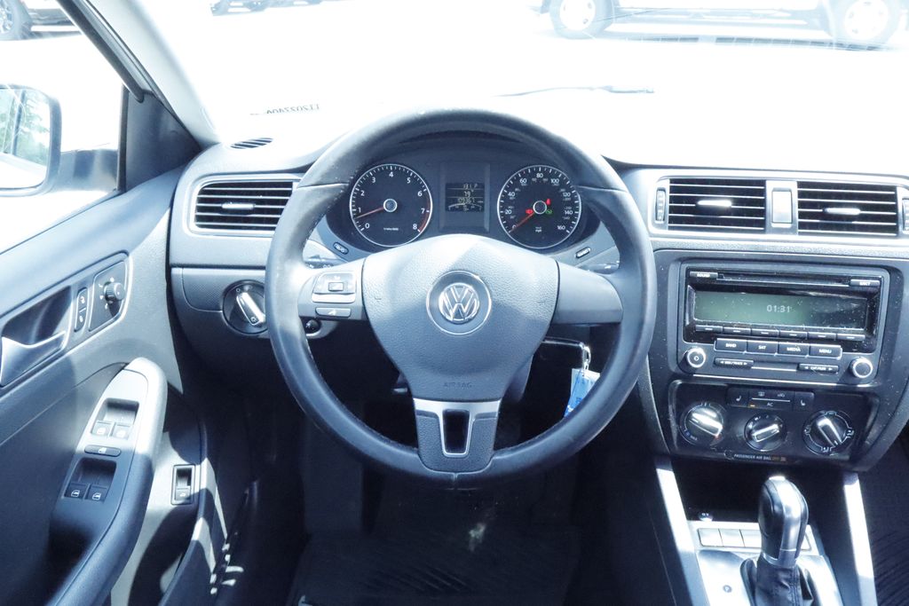 Thumbnail: 2012 Volkswagen Jetta - 11