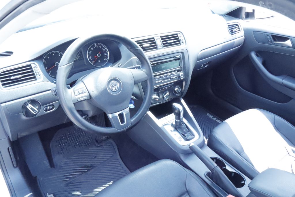 Thumbnail: 2012 Volkswagen Jetta - 12