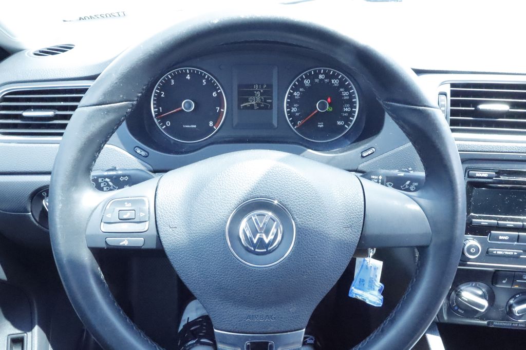 Thumbnail: 2012 Volkswagen Jetta - 21
