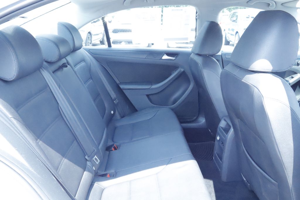 Thumbnail: 2012 Volkswagen Jetta - 20