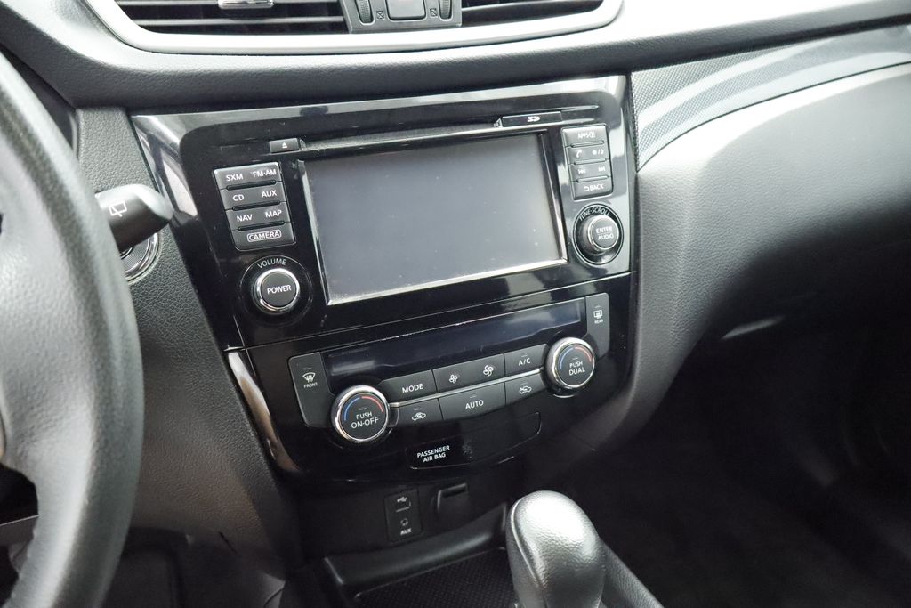 Thumbnail: 2015 Nissan Rogue - 12