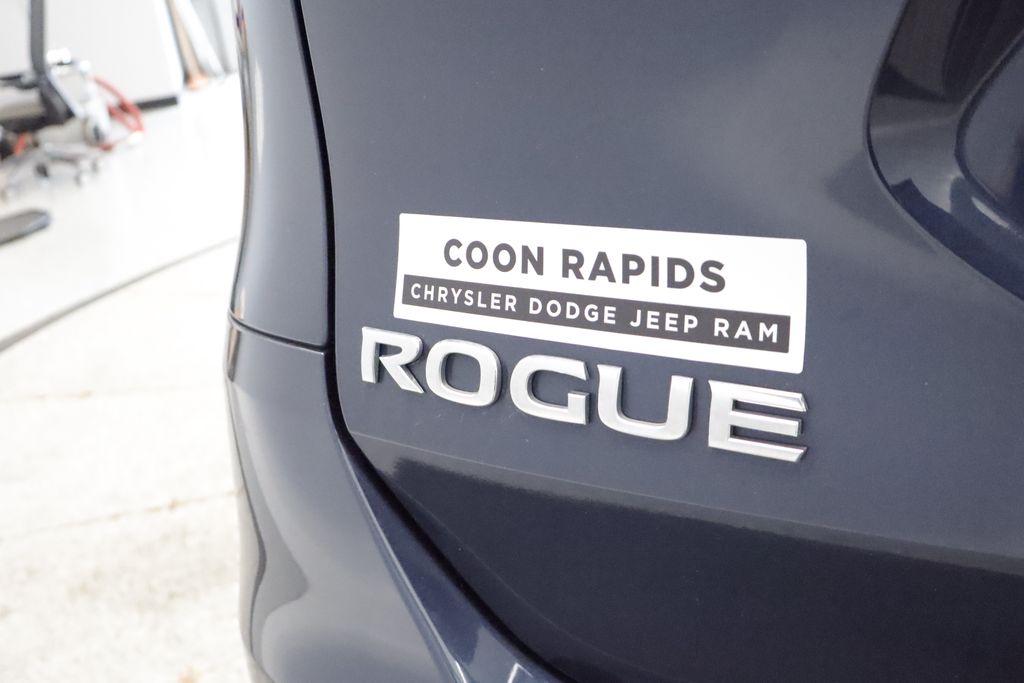 Thumbnail: 2015 Nissan Rogue - 14