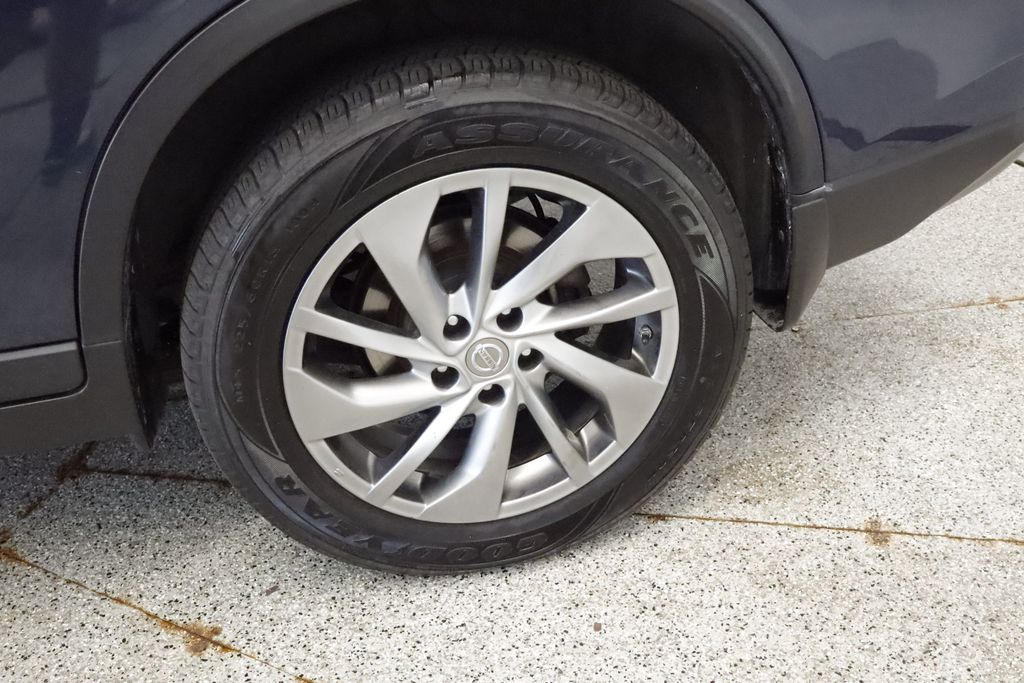 Thumbnail: 2015 Nissan Rogue - 21