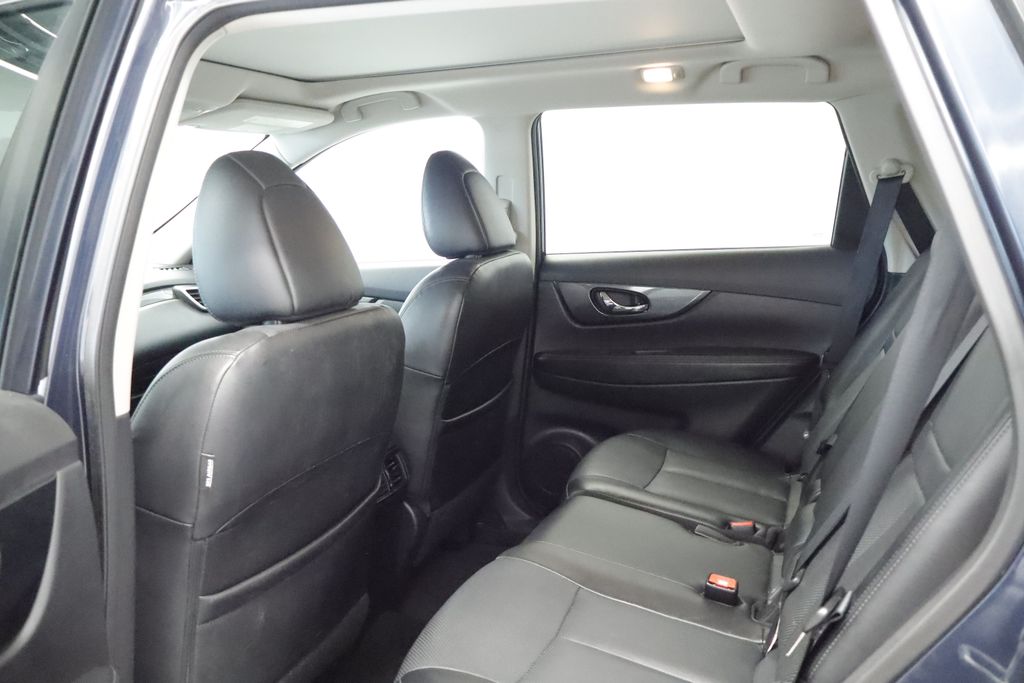 Thumbnail: 2015 Nissan Rogue - 9