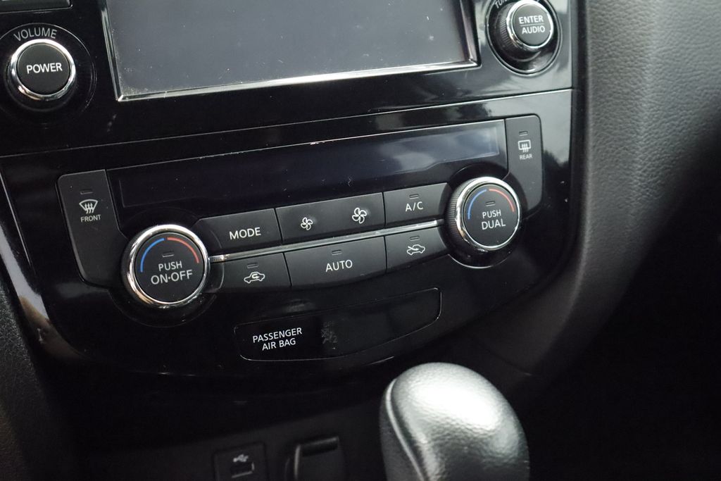 Thumbnail: 2015 Nissan Rogue - 24