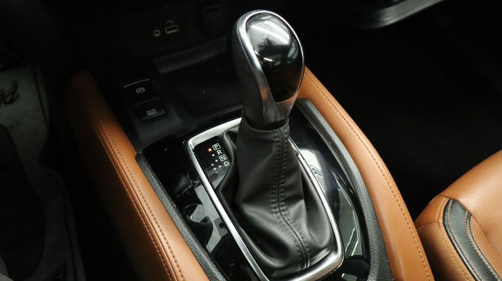 Thumbnail: 2020 Nissan Rogue - 16