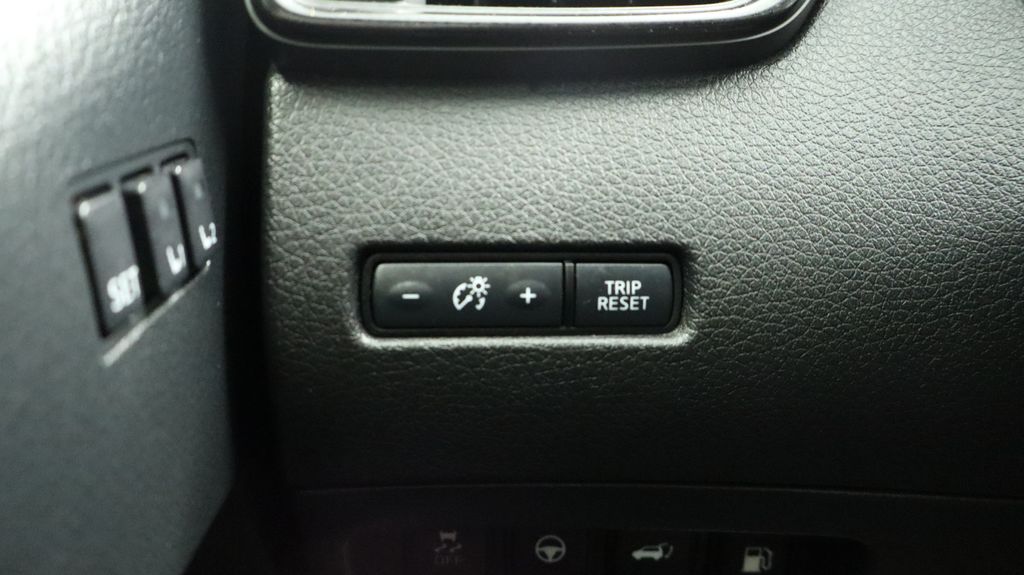 Thumbnail: 2020 Nissan Rogue - 33