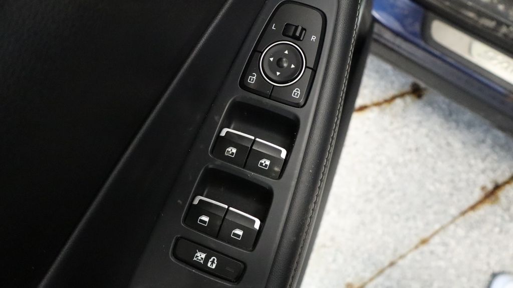 Thumbnail: 2020 Hyundai Santa Fe - 30