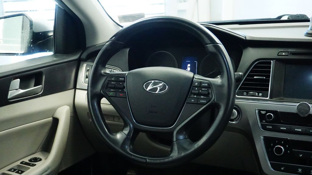 Thumbnail: 2017 Hyundai Sonata - 9