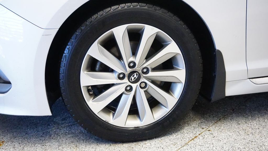 Thumbnail: 2017 Hyundai Sonata - 8