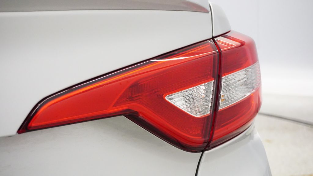 Thumbnail: 2017 Hyundai Sonata - 21