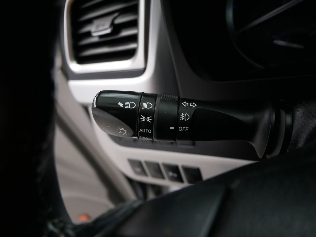 Thumbnail: 2016 Toyota Highlander - 32