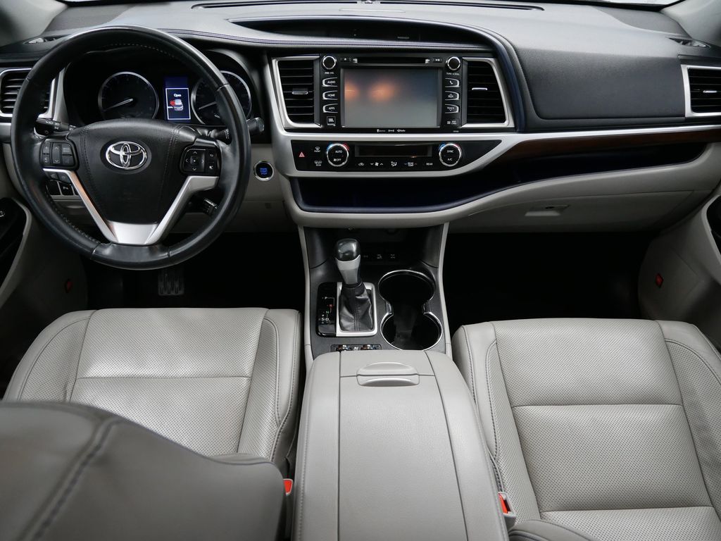 Thumbnail: 2016 Toyota Highlander - 11