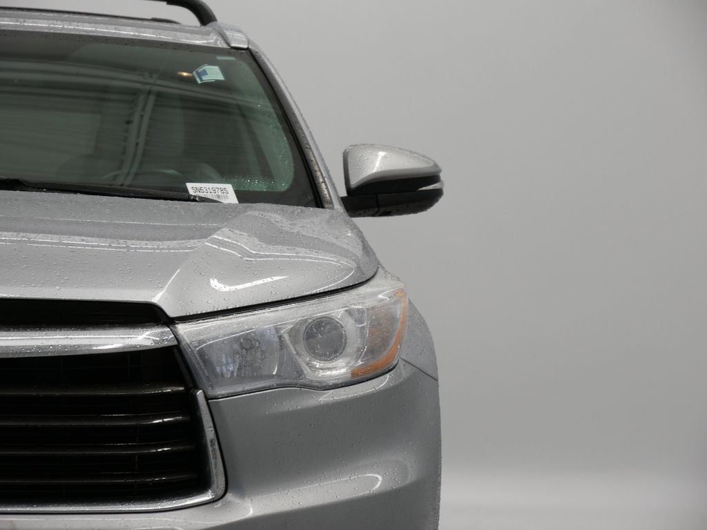 Thumbnail: 2016 Toyota Highlander - 45