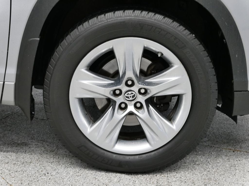 Thumbnail: 2016 Toyota Highlander - 6