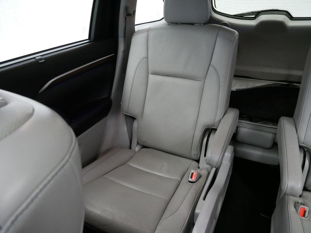 Thumbnail: 2016 Toyota Highlander - 24