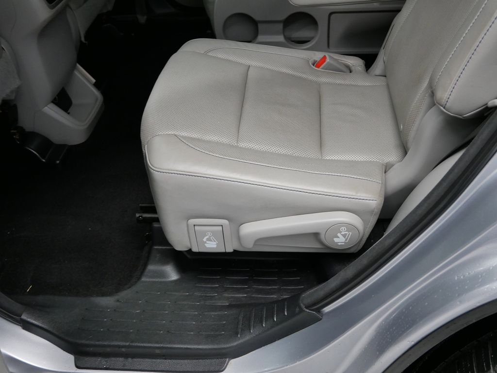 Thumbnail: 2016 Toyota Highlander - 23