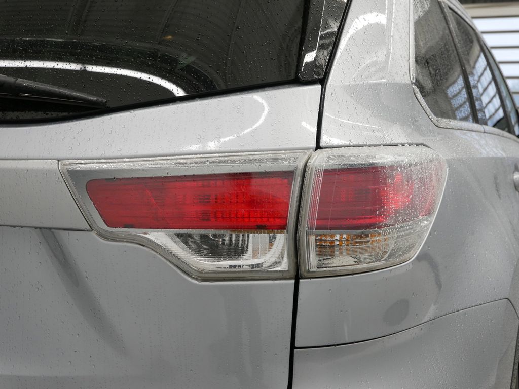 Thumbnail: 2016 Toyota Highlander - 46