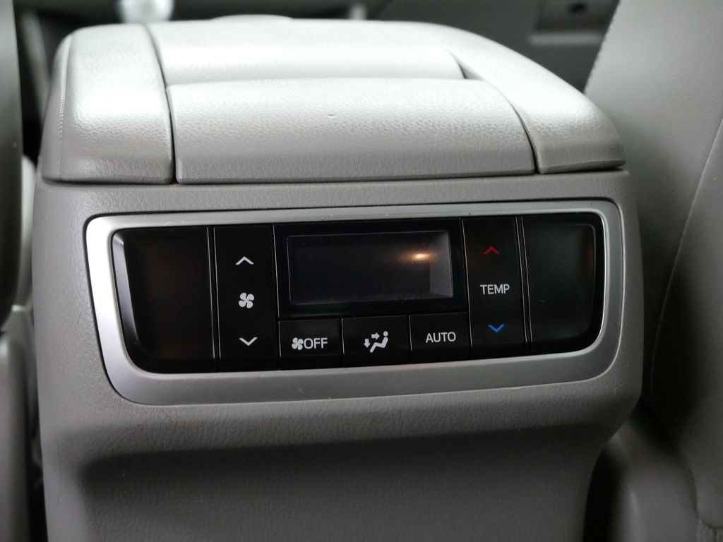 Thumbnail: 2016 Toyota Highlander - 22