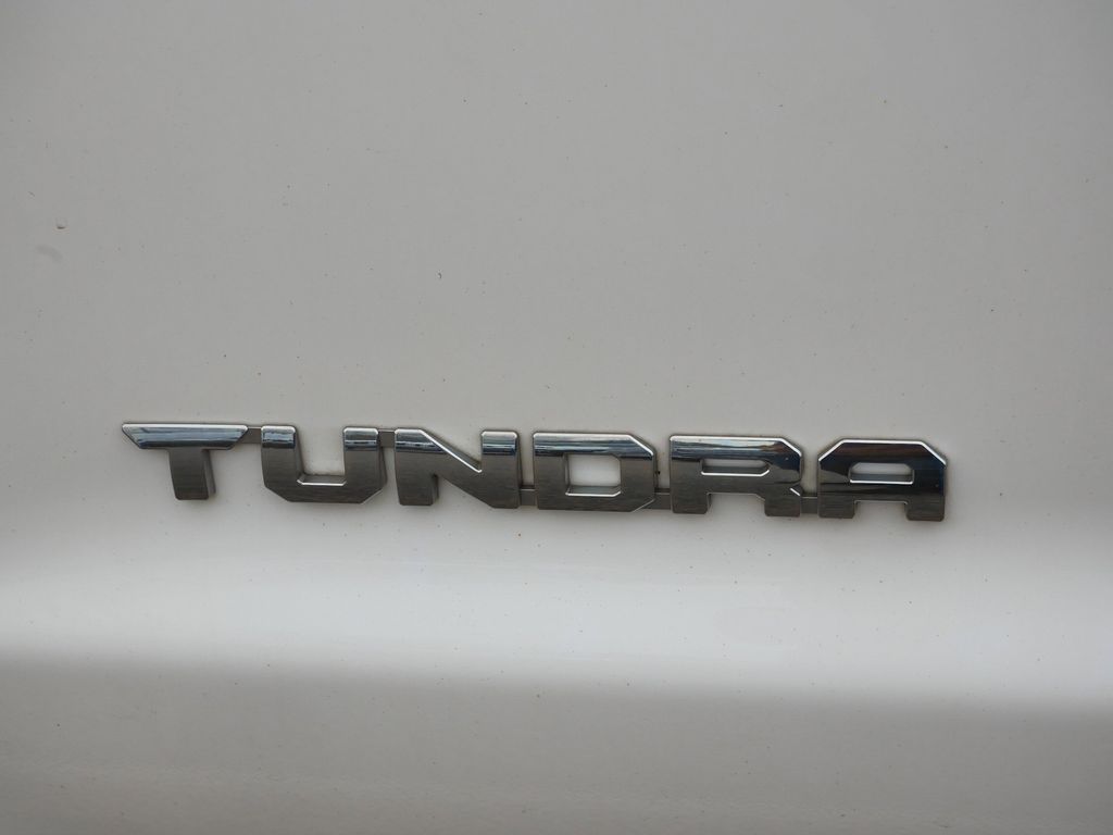 Thumbnail: 2015 Toyota Tundra - 18