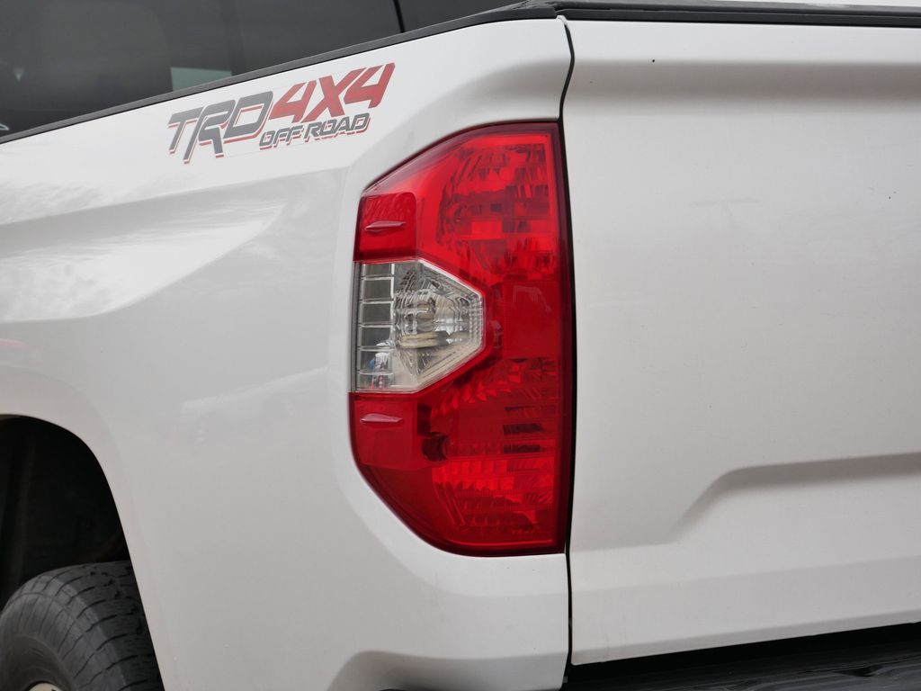 Thumbnail: 2015 Toyota Tundra - 20