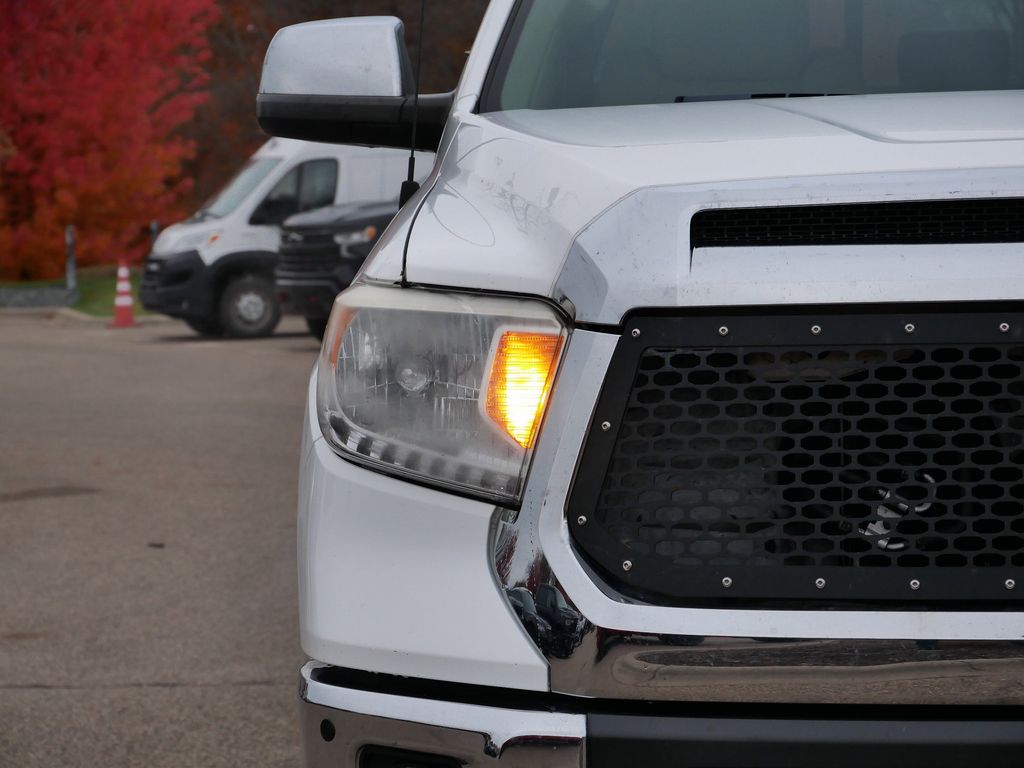 Thumbnail: 2015 Toyota Tundra - 12