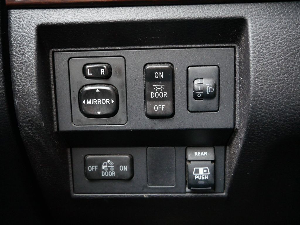 Thumbnail: 2015 Toyota Tundra - 25