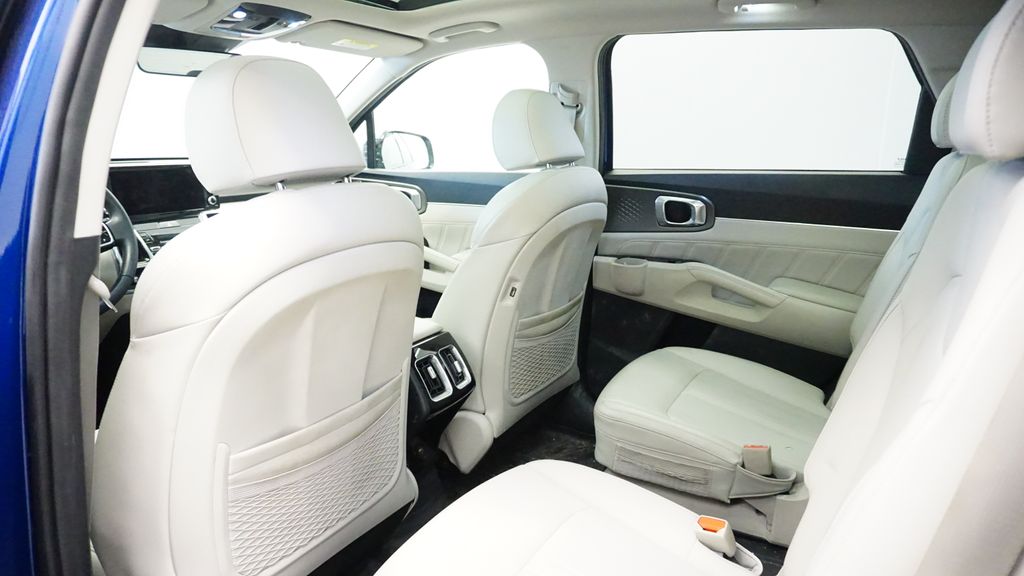 Thumbnail: 2023 Kia Sorento - 12