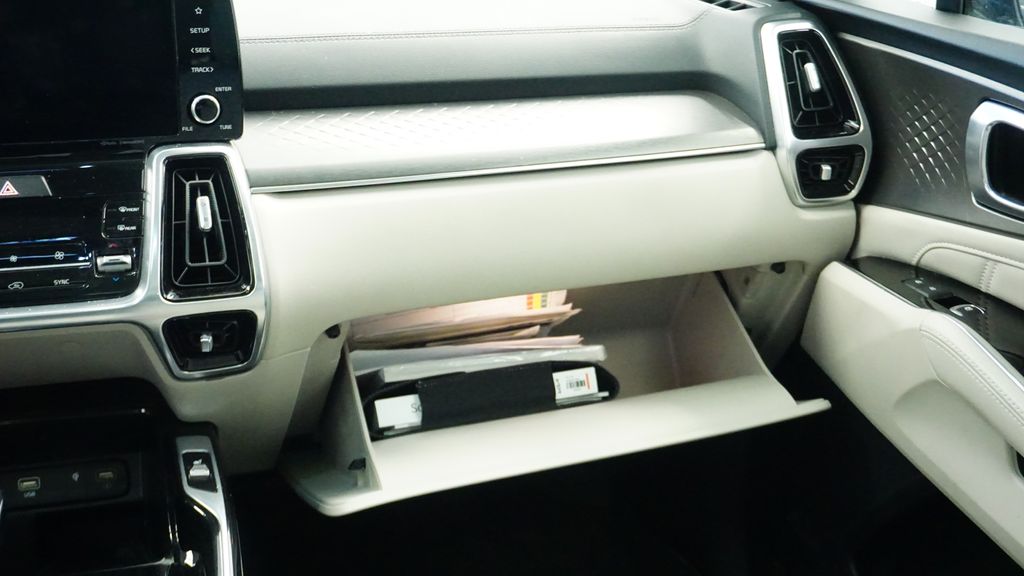 Thumbnail: 2023 Kia Sorento - 13