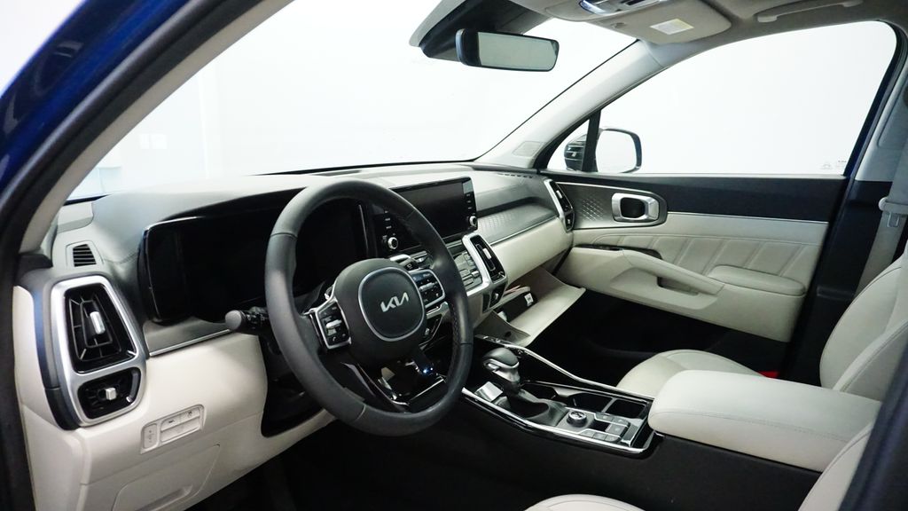 Thumbnail: 2023 Kia Sorento - 14