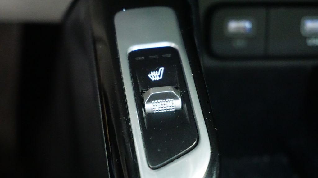 Thumbnail: 2023 Kia Sorento - 32